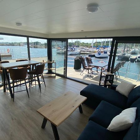 Urlaub Auf Dem Wasser Mit Einmaligen Ausblick - Well Hausboote Boltenhagen 10 Exteriér fotografie